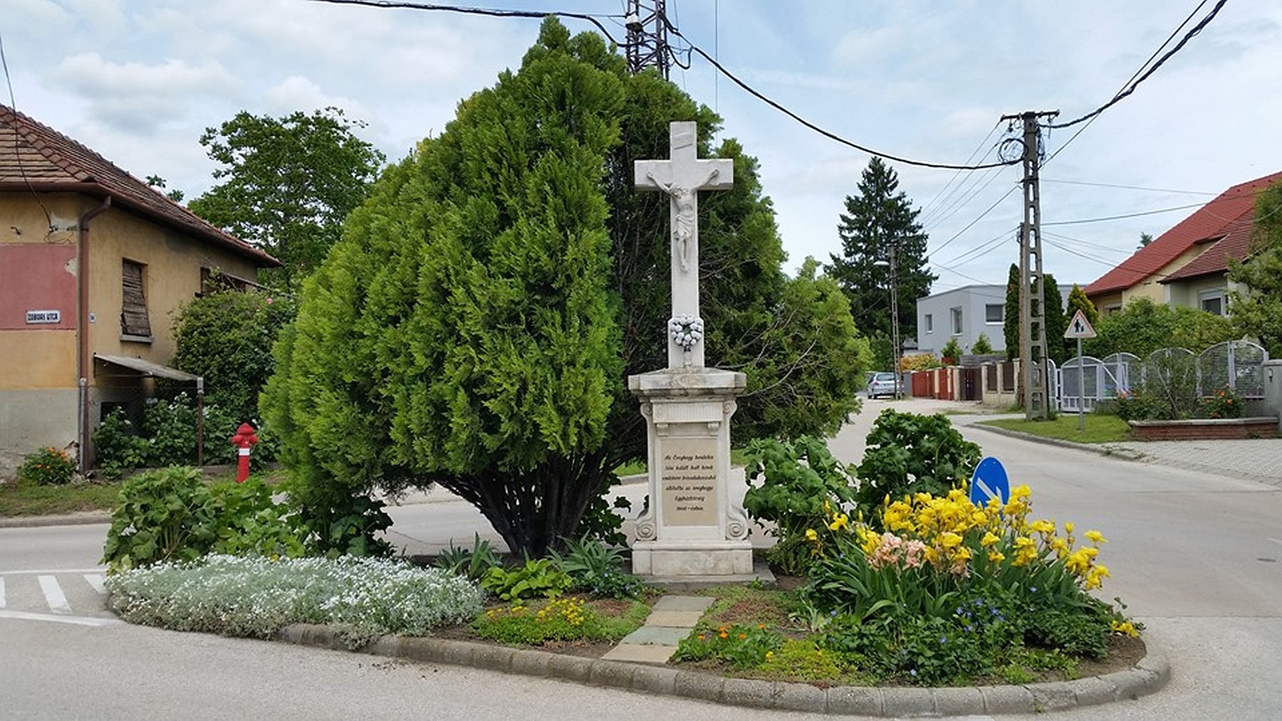 Hősök napi megemlékezés lesz szombaton délután a Zobori úti keresztnél